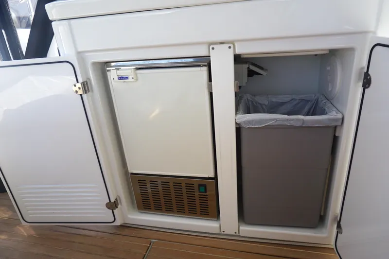 War Downs Eagle Yacht Photos Pics 2022 beneteau grand turismo 41 war downs eagle Galley