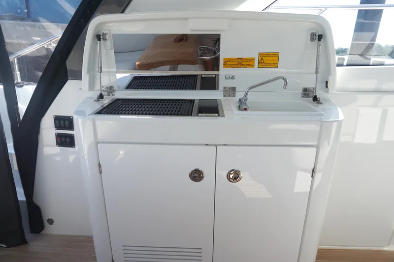 War Downs Eagle Yacht Photos Pics 2022 beneteau grand turismo 41 war downs eagle Wetbar