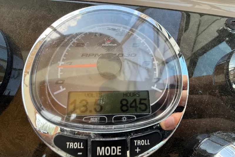  Yacht Photos Pics Close-up of 2004 Cruisers Yachts 3672 dashboard gauge showing 13.5 volts and 845 hours.