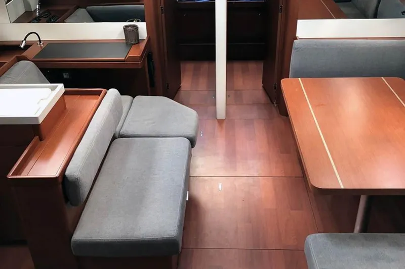 Christina Yacht Photos Pics Christina - Saloon View (1)