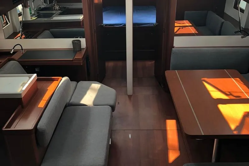 Christina Yacht Photos Pics Christina - Saloon View (3)