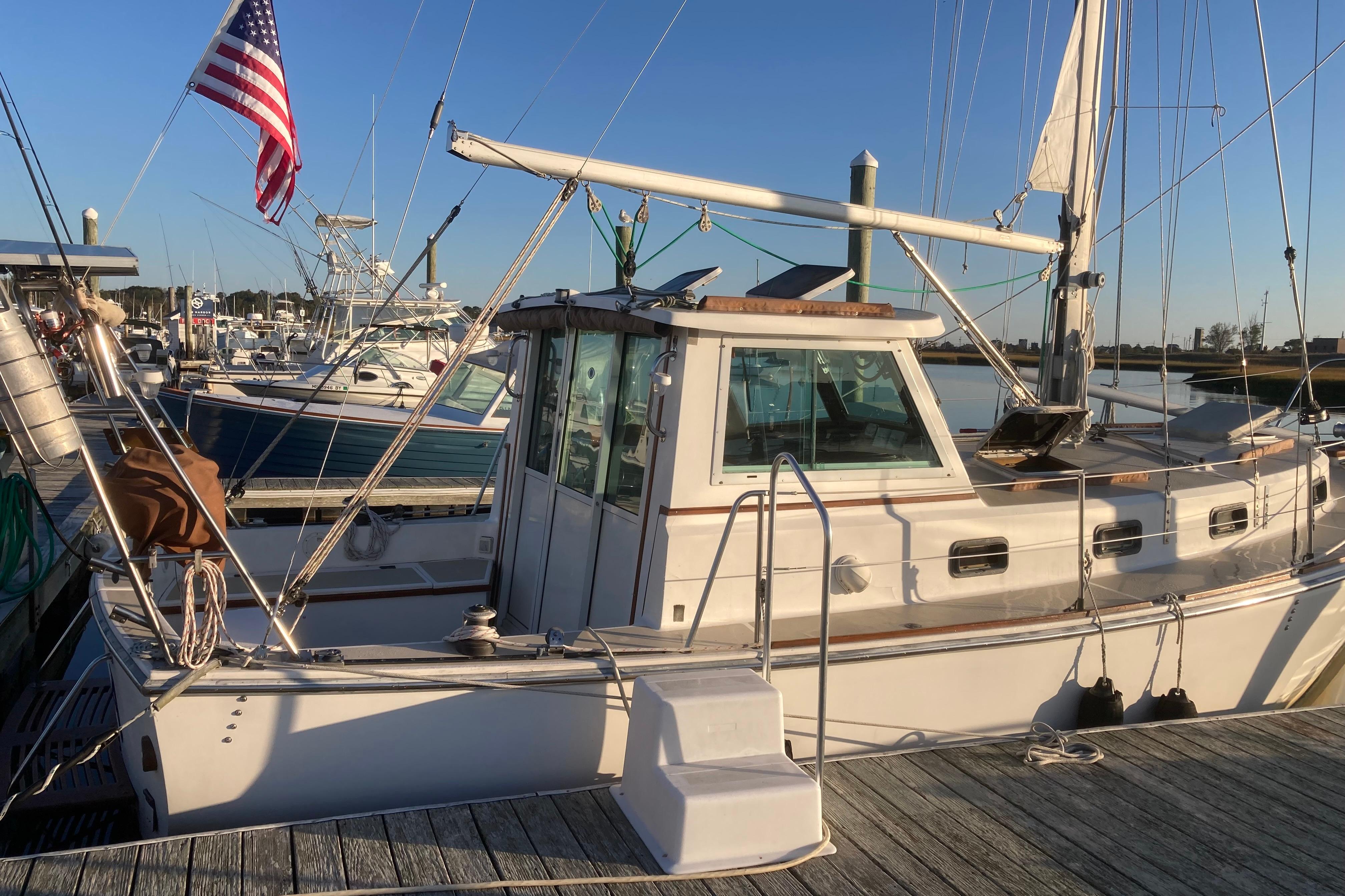 Cape Dory 300 Motorsailer
