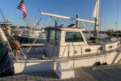 Cape Dory 300 Motorsailer