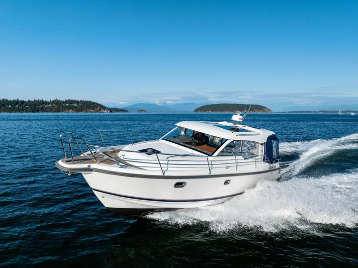 Keokuk Yacht Photos Pics 2020 Nimbus 365 Coupe cruising on open water under clear blue skies.