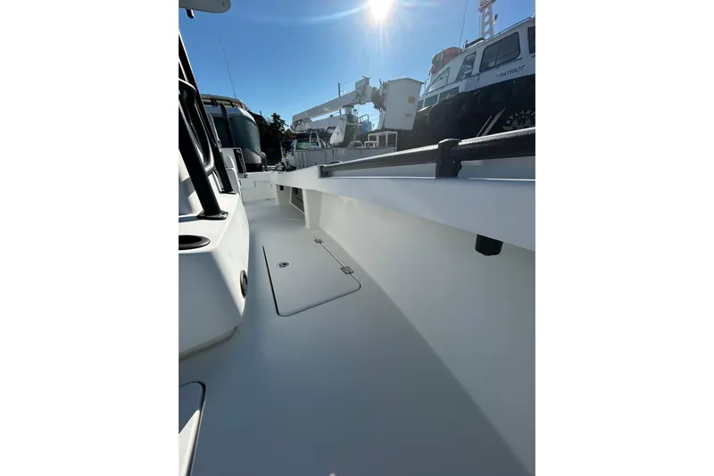  Yacht Photos Pics 2017 Baker Boatworks 26 Open deck view under bright sunlight.