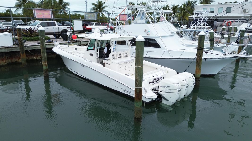 2015 Boston Whaler 350 Outrage