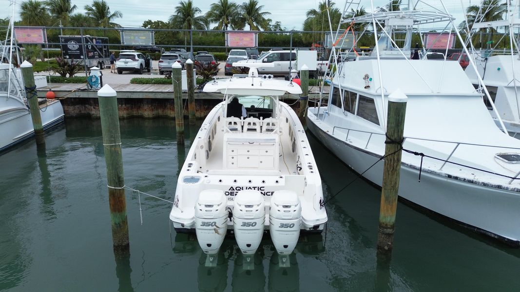 2015 Boston Whaler 350 Outrage