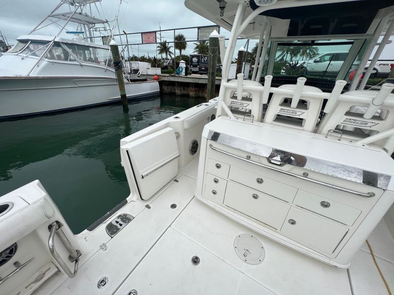 2015 Boston Whaler 350 Outrage