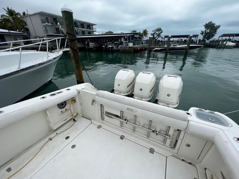 2015 Boston Whaler 350 Outrage