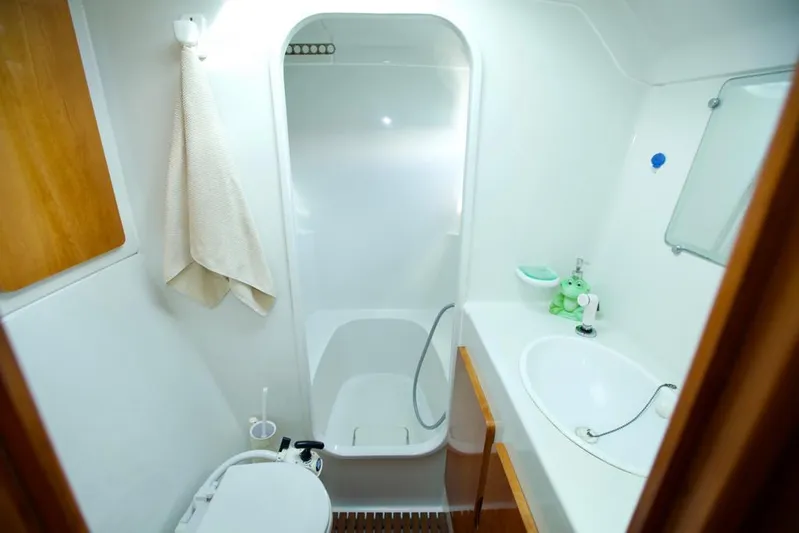 Osina Yacht Photos Pics Compact bathroom in a 2000 Privilege 37 yacht, featuring shower, sink, and toilet.