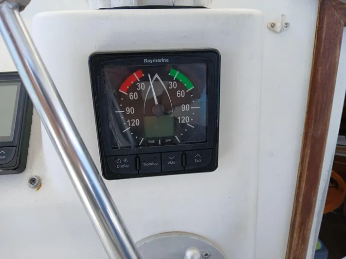 Osina Yacht Photos Pics Close-up of a Raymarine wind gauge on a 2000 Privilege 37 yacht.