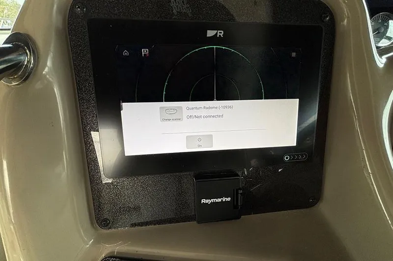  Yacht Photos Pics Raymarine display on 2005 Sea Ray 340 Sundancer showing radar not connected.