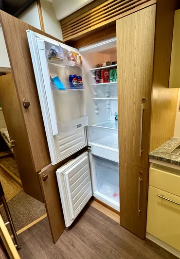 Magic Carpet Yacht Photos Pics Refrigeration