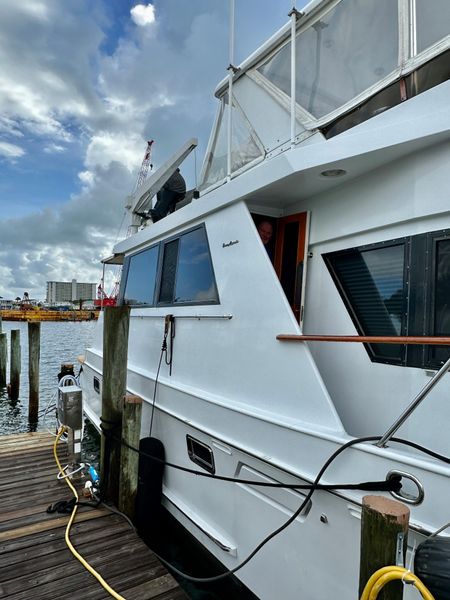 1988 Ocean Alexander 54 COCKPIT MOTOR YACHT