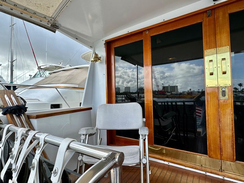 1988 Ocean Alexander 54 COCKPIT MOTOR YACHT