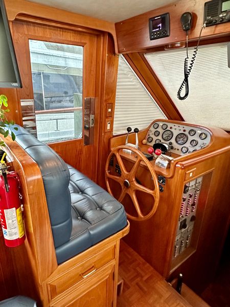 1988 Ocean Alexander 54 COCKPIT MOTOR YACHT