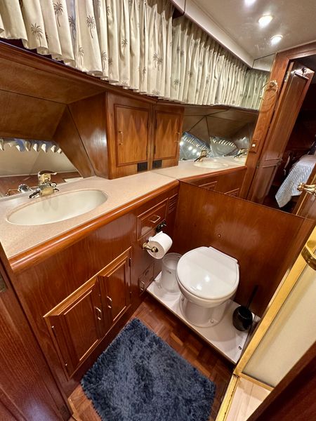 1988 Ocean Alexander 54 COCKPIT MOTOR YACHT