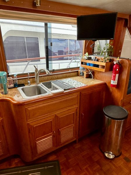 1988 Ocean Alexander 54 COCKPIT MOTOR YACHT