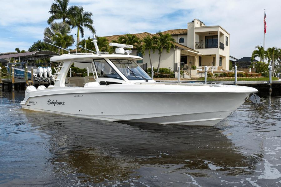 2021 Boston Whaler 350 Realm