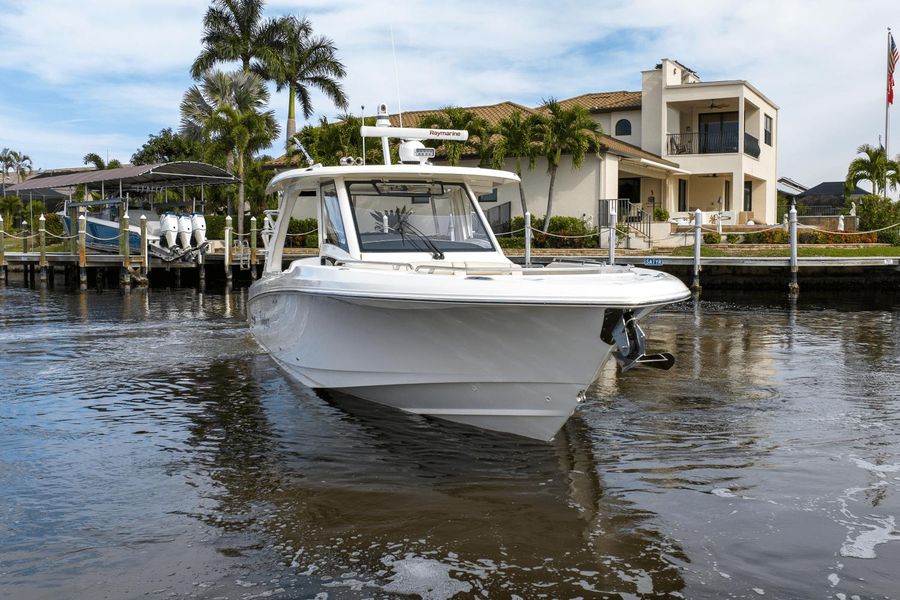 2021 Boston Whaler 350 Realm