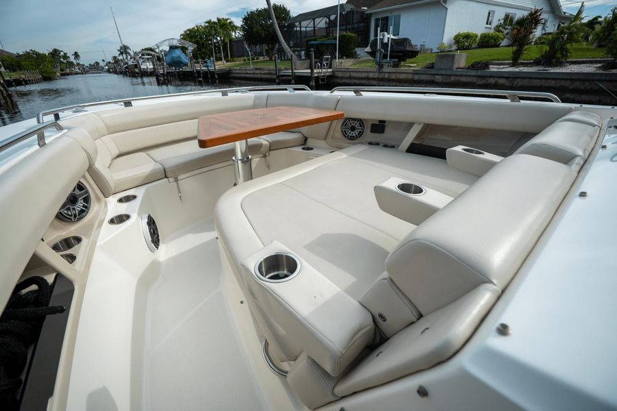 2021 Boston Whaler 350 Realm