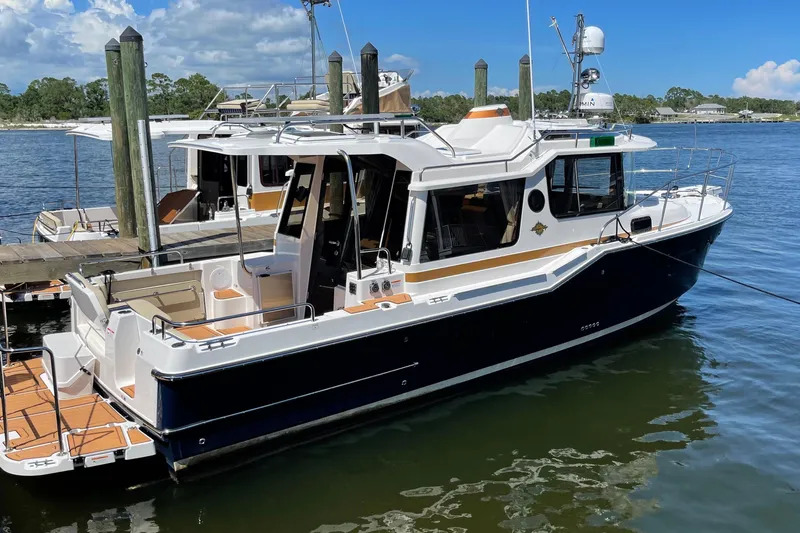  Yacht Photos Pics 2026 Ranger Tugs R-29 S docked, featuring sleek design and modern amenities.