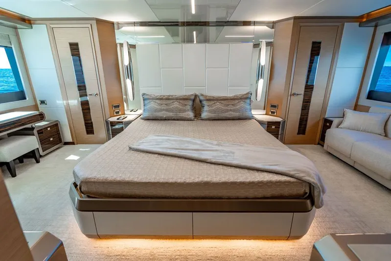 Stotsea Yacht Photos Pics 