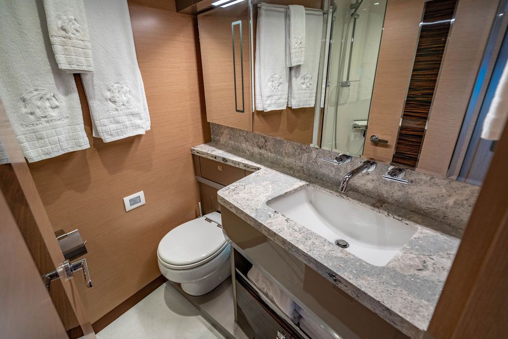 2020 Ocean Alexander 84 