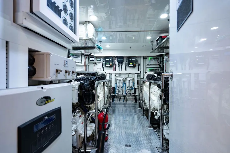 Stotsea Yacht Photos Pics 