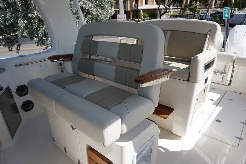 Bwce0015f324 Yacht Photos Pics 2024 Boston Whaler 350 Realm boat seating area with cushioned seats and wooden armrests.
