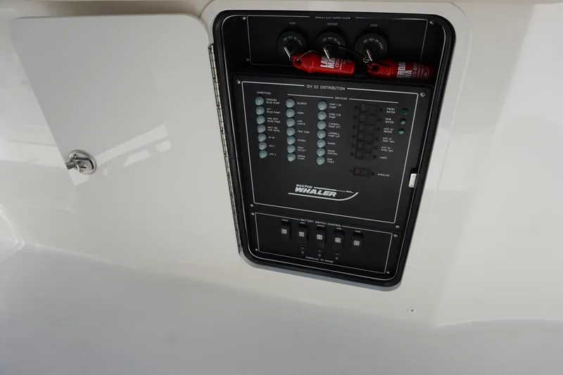 Bwce0015f324 Yacht Photos Pics Control panel of 2024 Boston Whaler 350 Realm boat.