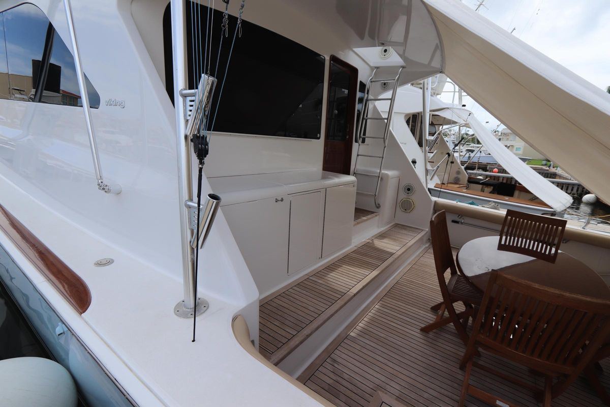 2000 Viking 65 