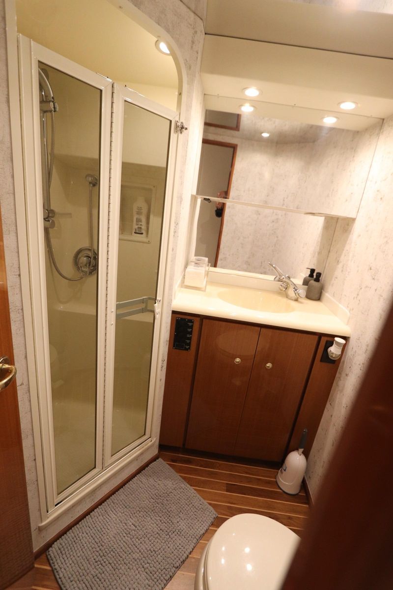 2000 Viking 65 