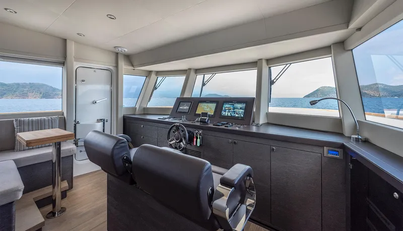 Numarine 26xp-29 Yacht Photos Pics Interior of 2025 Numarine 26XP Hull #29 yacht, featuring modern helm and panoramic windows.