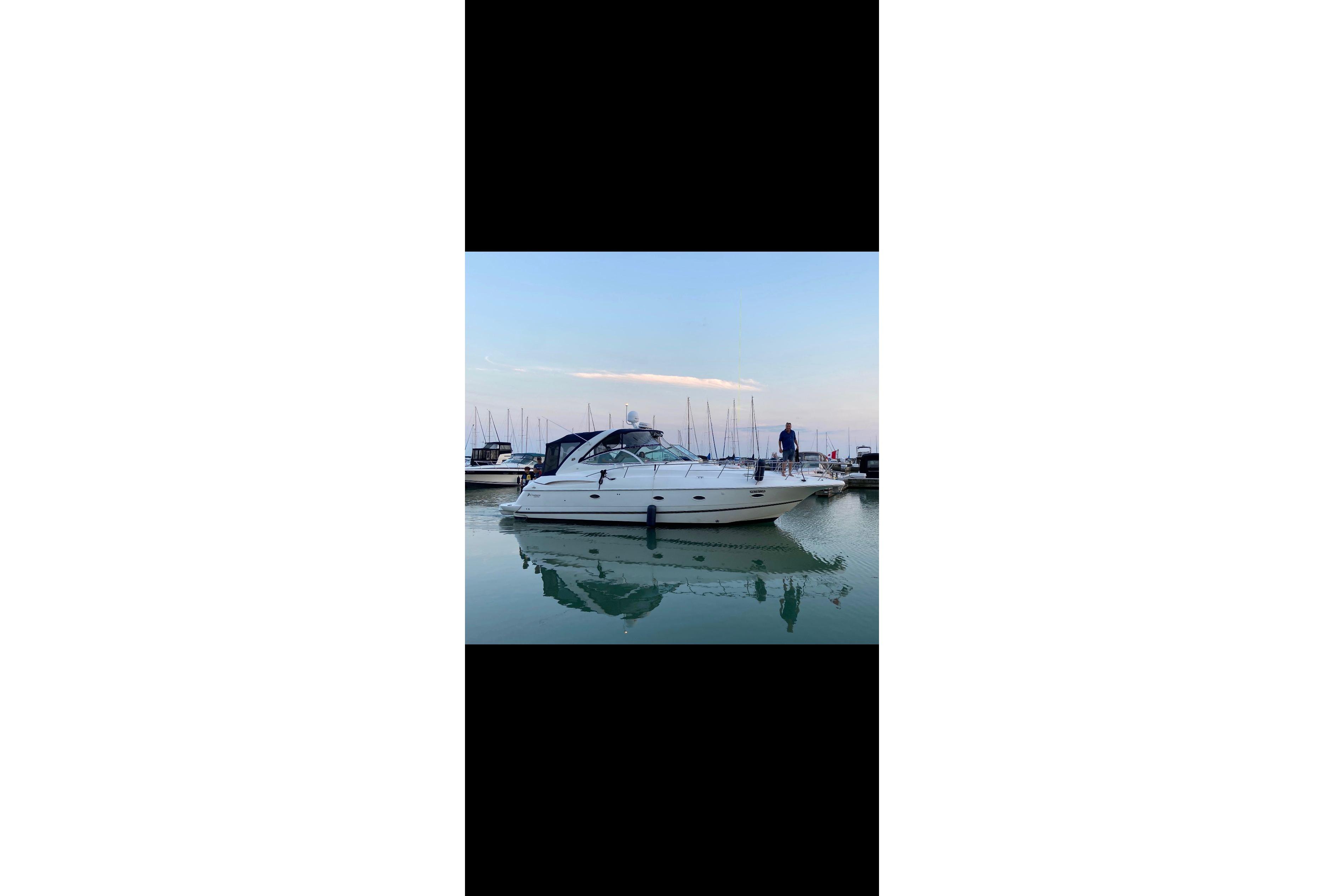 Cruisers Yachts 400 Express