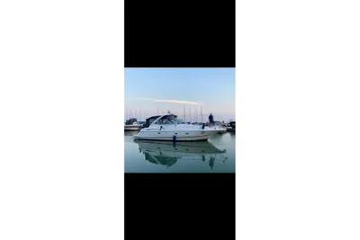 Cruisers Yachts 400 Express