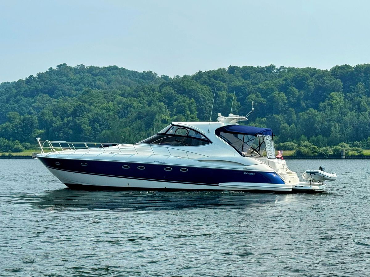 2005 Cruisers Yachts 54 