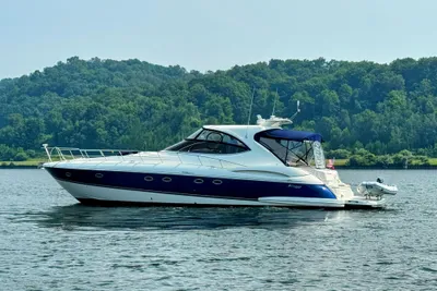 Cruisers Yachts 540 Express