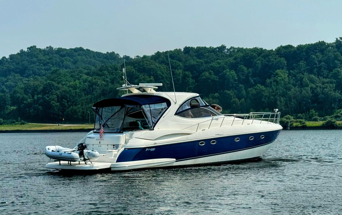 2005 Cruisers Yachts 54 