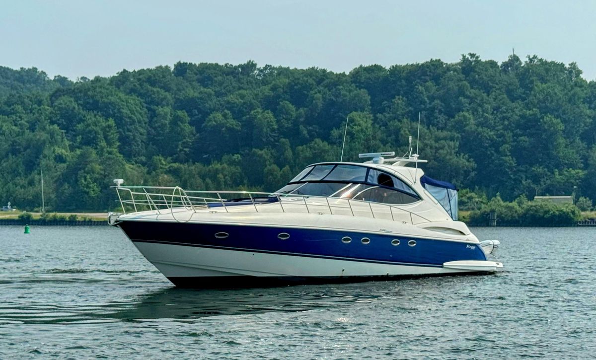 2005 Cruisers Yachts 54 