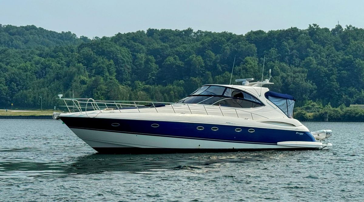 2005 Cruisers Yachts 54 