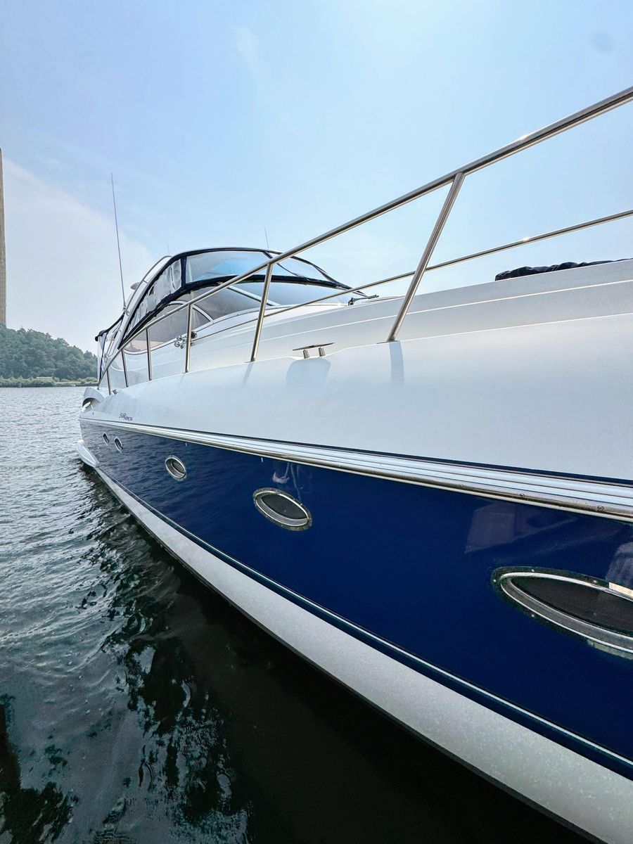 2005 Cruisers Yachts 54 