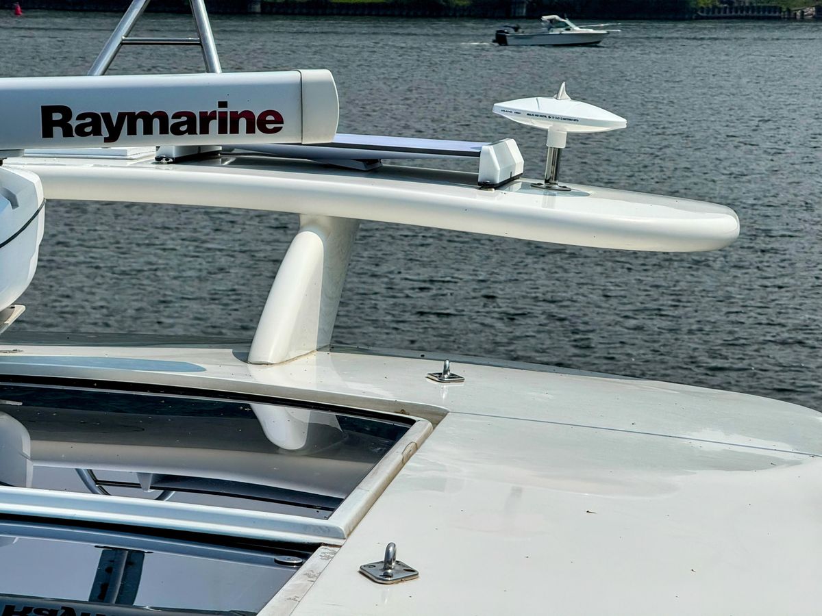 2005 Cruisers Yachts 54 