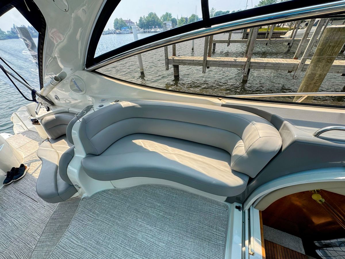 2005 Cruisers Yachts 54 