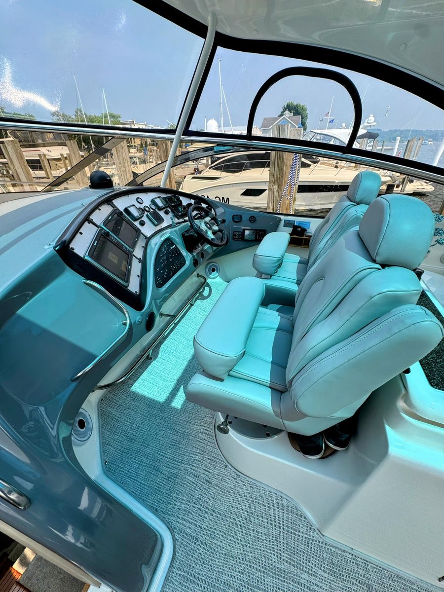 2005 Cruisers Yachts 54 