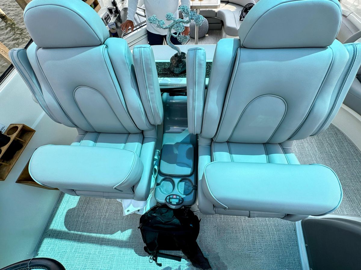 2005 Cruisers Yachts 54 