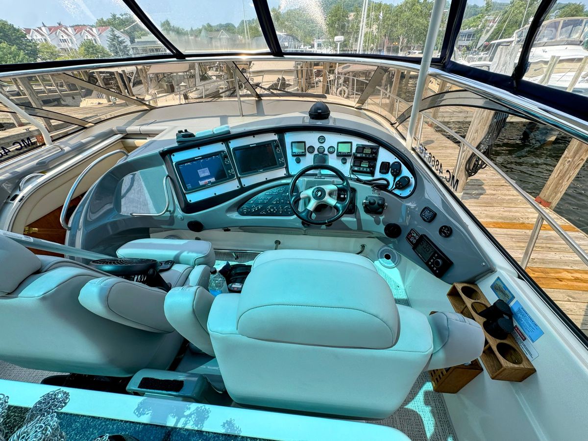 2005 Cruisers Yachts 54 