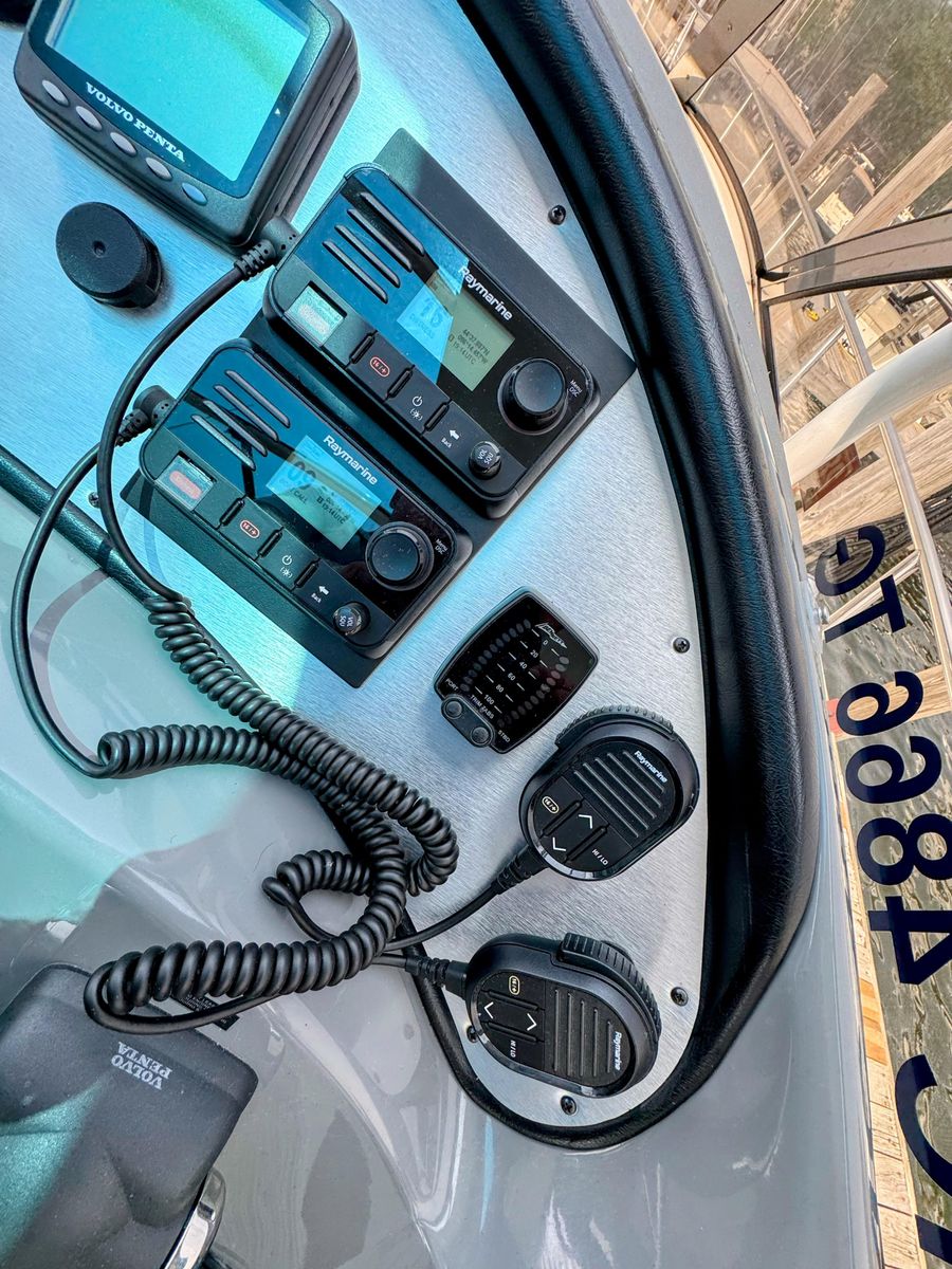 2005 Cruisers Yachts 54 