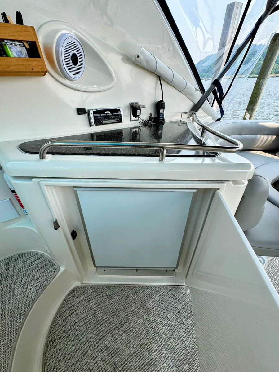 2005 Cruisers Yachts 54 