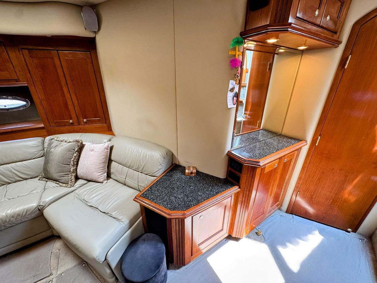 2005 Cruisers Yachts 54 